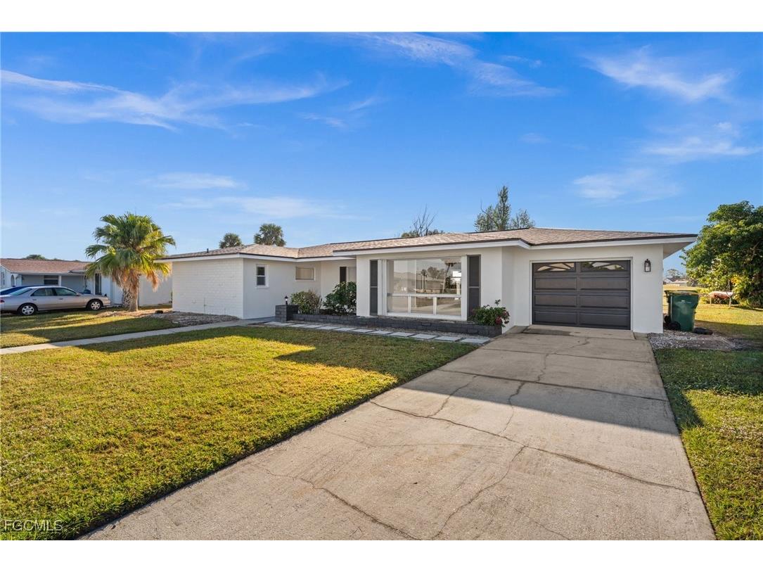 33 Golfview Place Rotonda West FL 33947 2025020656 image2