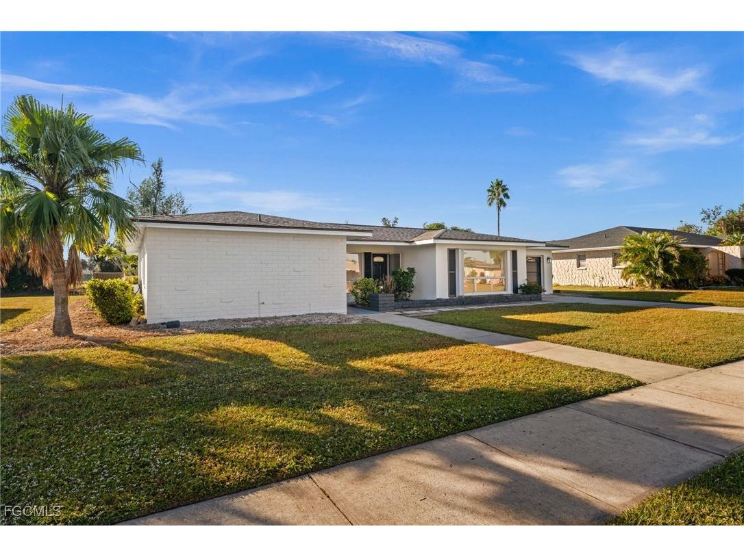 33 Golfview Place Rotonda West FL 33947 2025020656 image22