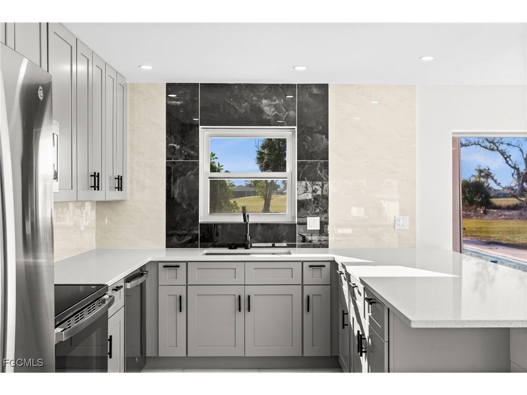 33 Golfview Place Rotonda West FL 33947 2025020656 image3