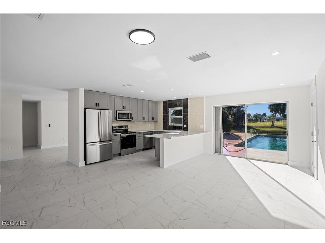 33 Golfview Place Rotonda West FL 33947 2025020656 image32