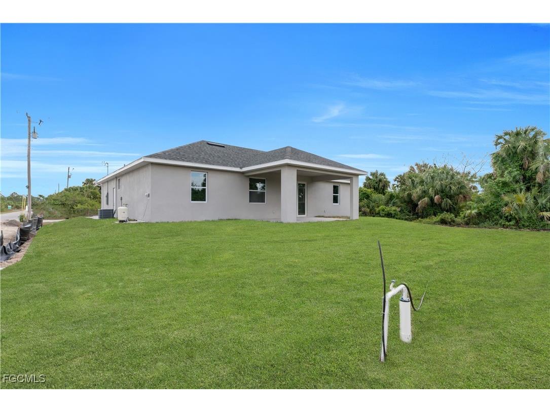 330 Larose Avenue Lehigh Acres FL 33974 2025015423 image8