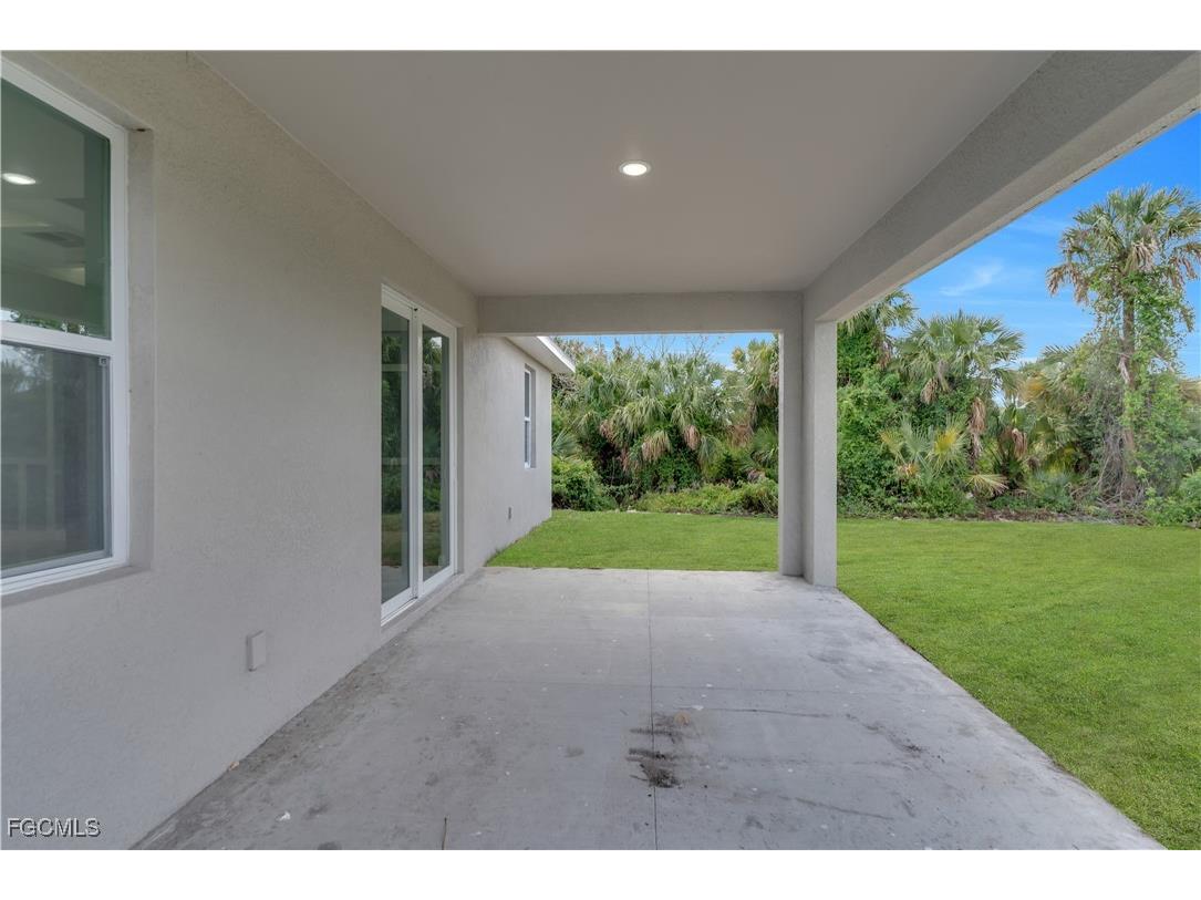 330 Larose Avenue Lehigh Acres FL 33974 2025015423 image9