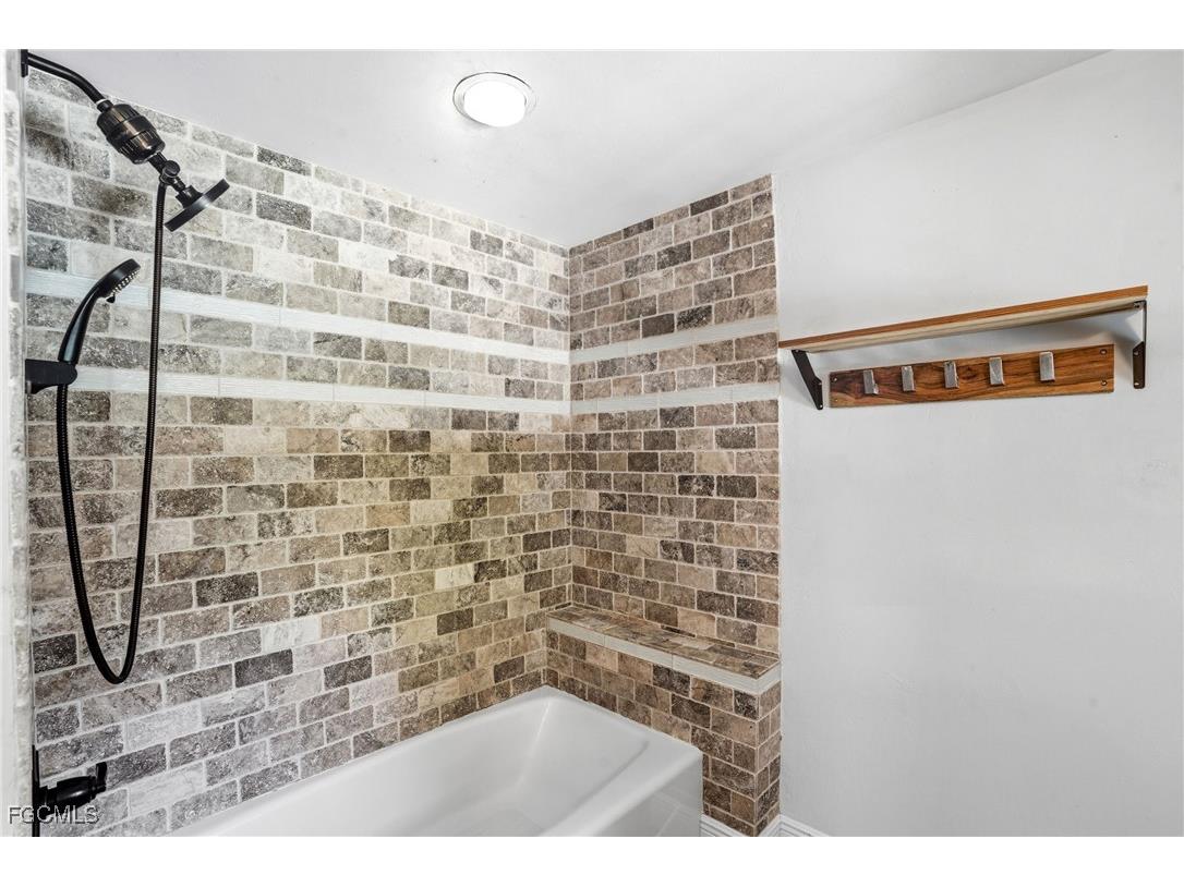 330 Prather Drive Fort Myers FL 33919 2025015667 image23