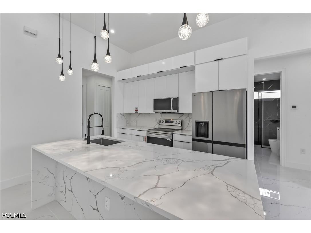 330 SW 26th Place Cape Coral FL 33991 2026024315 image8