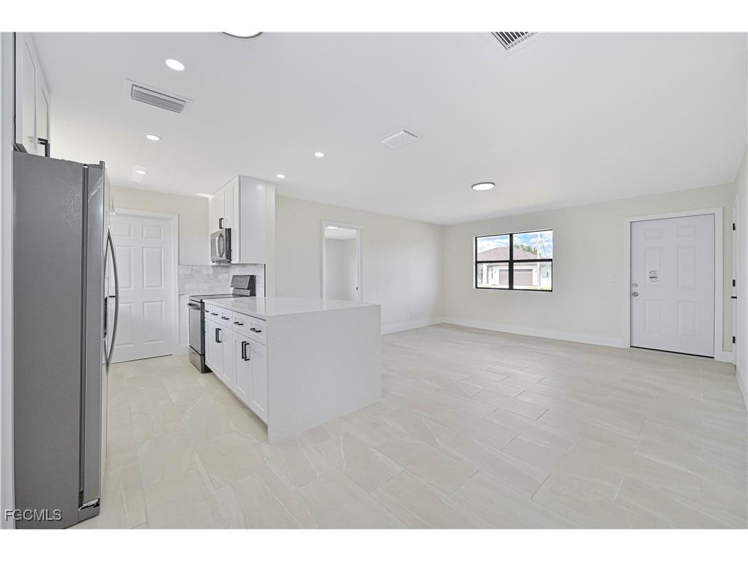 3301 38th Street SW Lehigh Acres FL 33976 2025021548 image3