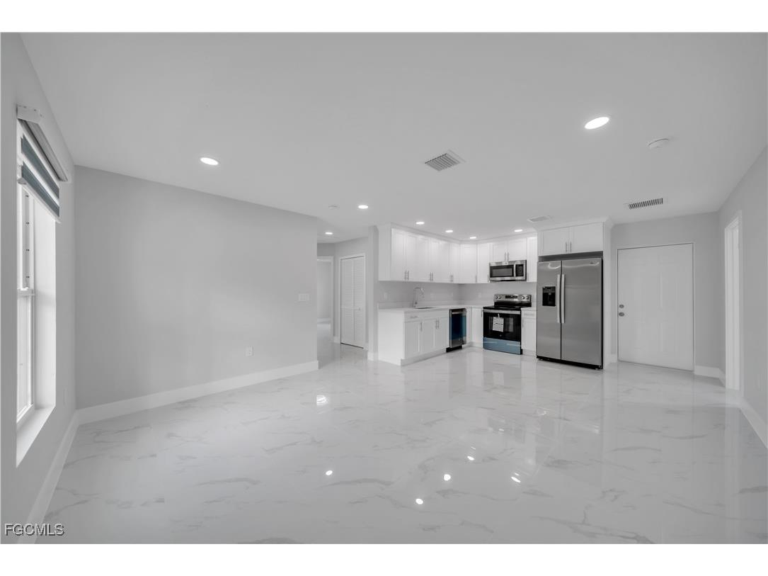 3302 39th Street W Lehigh Acres FL 33971 2025014110 image6