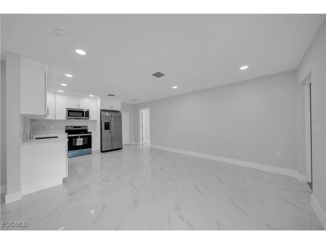 3302 39th Street W Lehigh Acres FL 33971 2025014110 image7