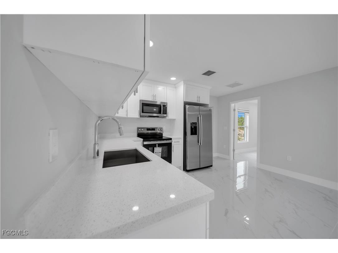 3302 39th Street W Lehigh Acres FL 33971 2025014110 image8