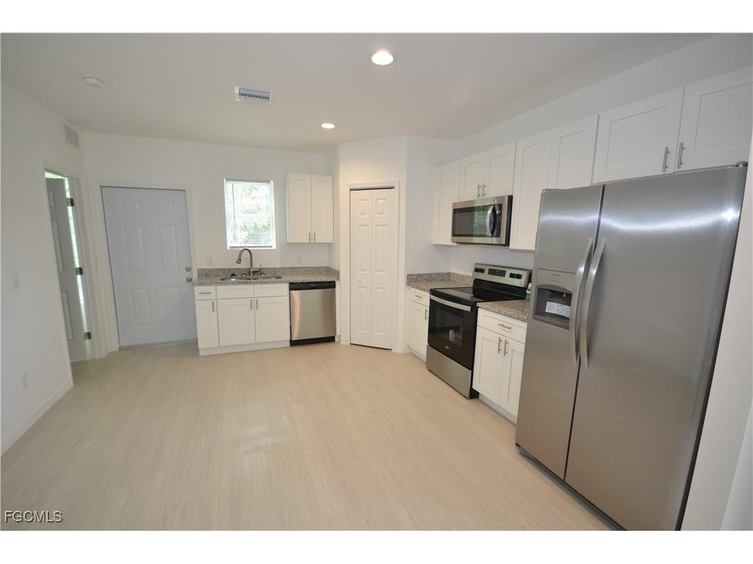 3305 Bassie Court Fort Myers FL 33916 2025017354 image5