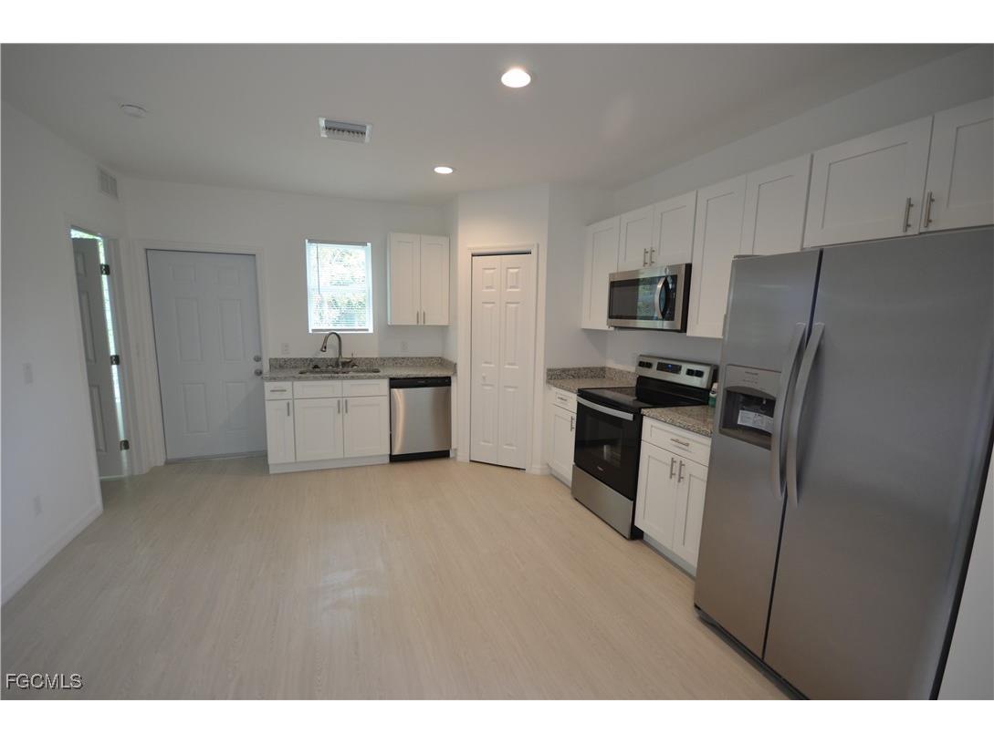 3305 Bassie Court Fort Myers FL 33916 2025022318 image4