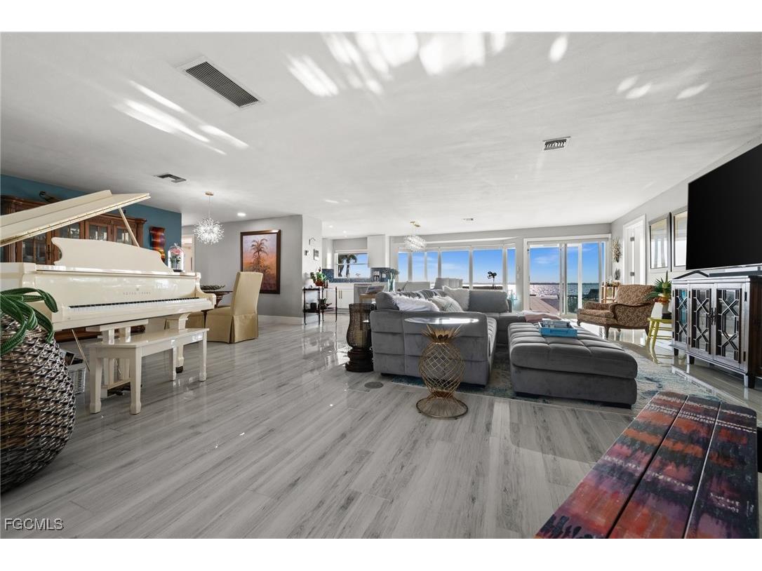 3305 SE 22nd Place Cape Coral FL 33904 2025019724 image3