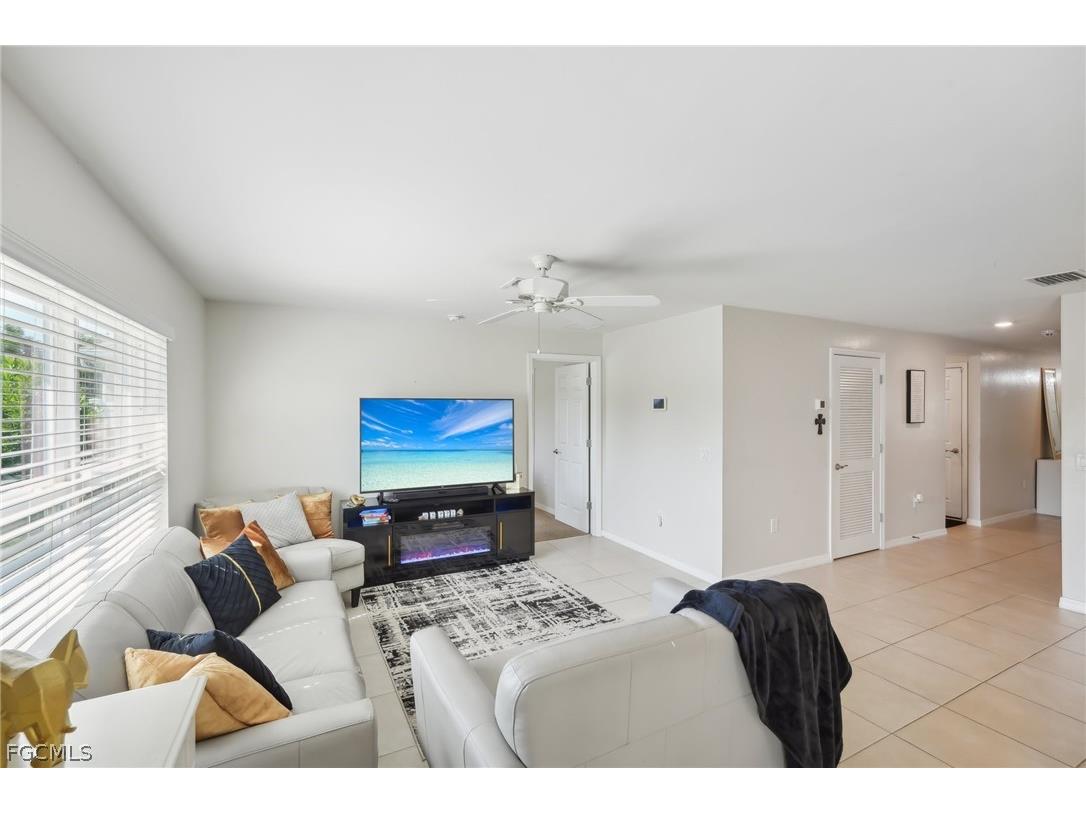 3306 Acapulco Circle Cape Coral FL 33909 2026008843 image8