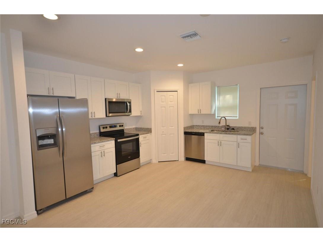 3306 Bassie Court Fort Myers FL 33916 2025012321 image5