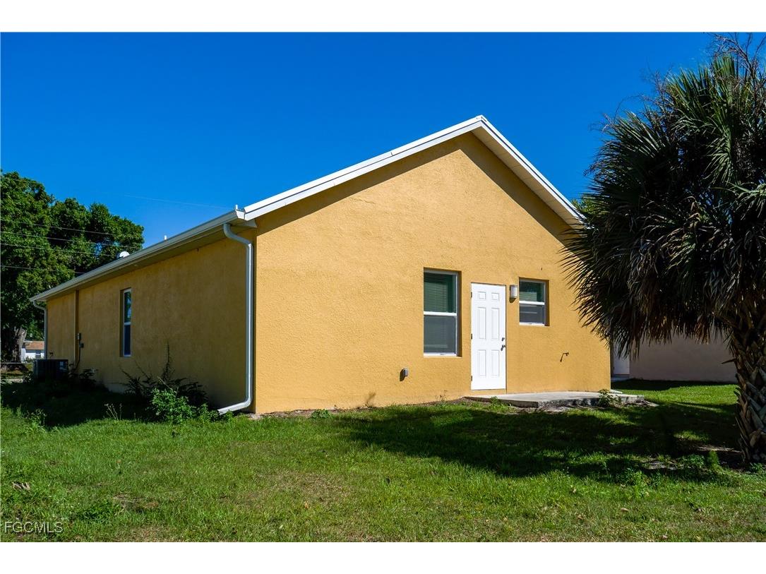 3309 Armstrong Court Fort Myers FL 33916 2025013744 image18