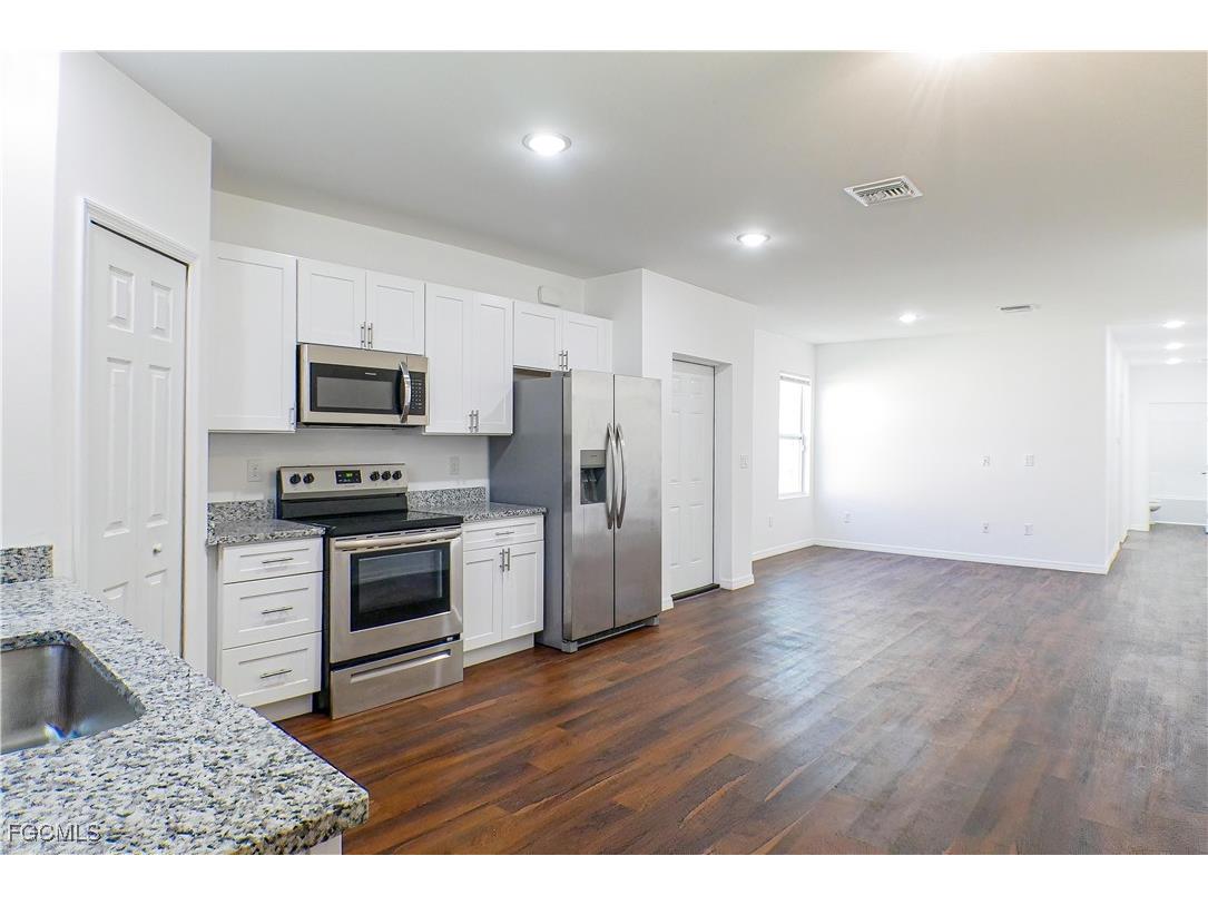 3309 Armstrong Court Fort Myers FL 33916 2025013744 image2