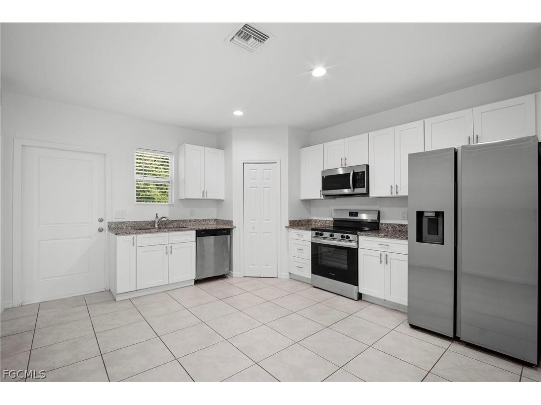 3309 Armstrong Court Fort Myers FL 33916 2026009831 image5