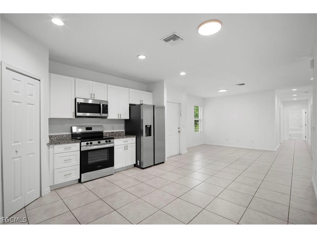 3309 Armstrong Court Fort Myers FL 33916 2026009831 image6
