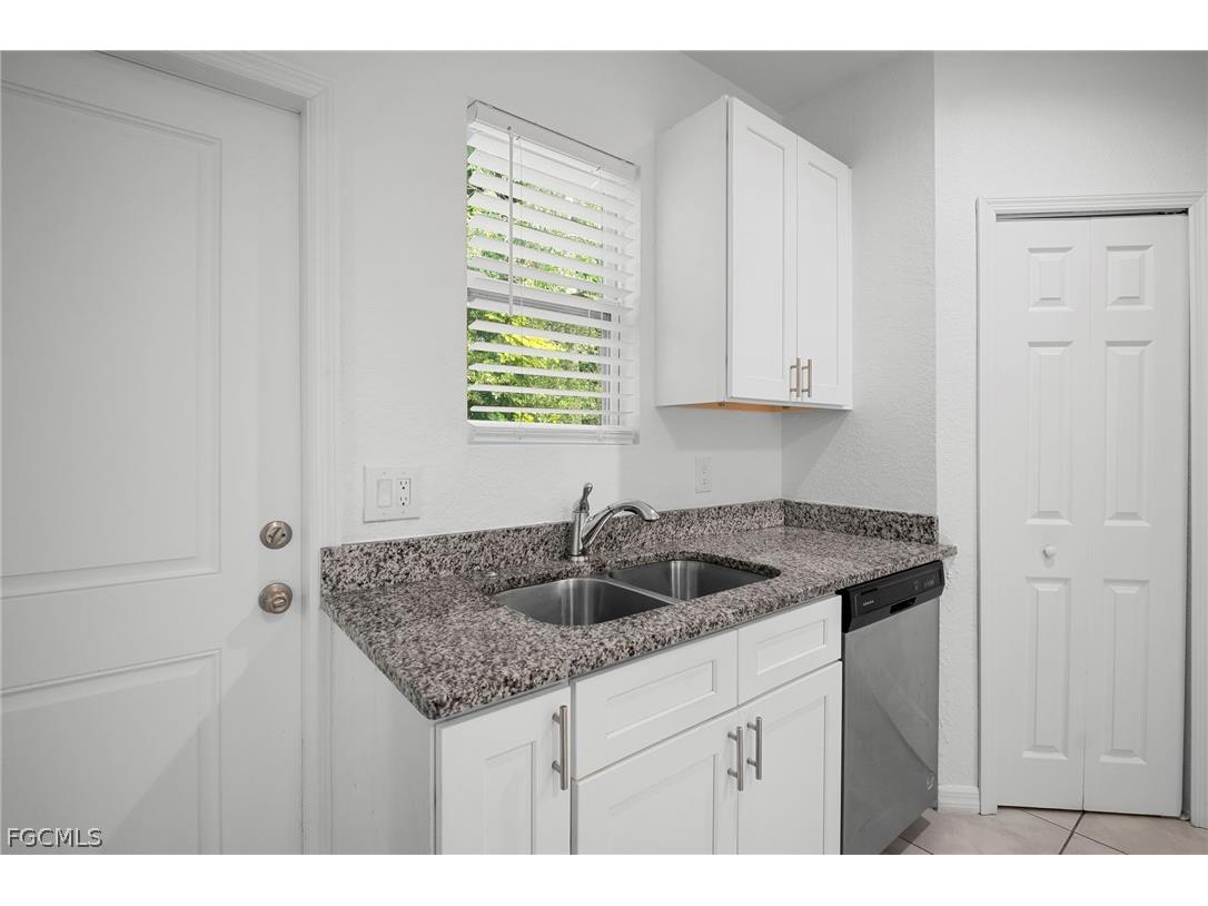 3309 Armstrong Court Fort Myers FL 33916 2026009831 image9