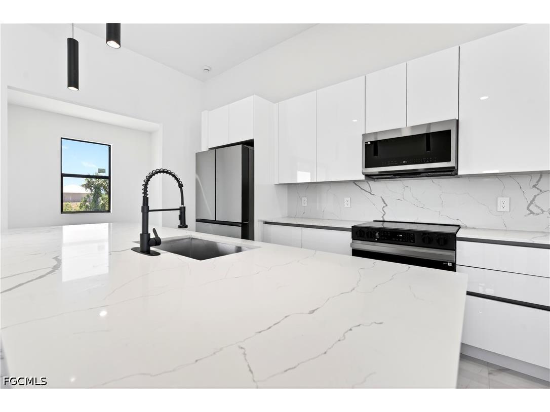 331 NE 15th Street Cape Coral FL 33909 2026018085 image11