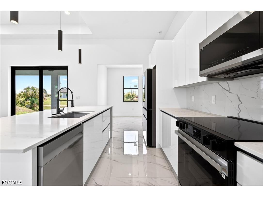 331 NE 15th Street Cape Coral FL 33909 2026018085 image18
