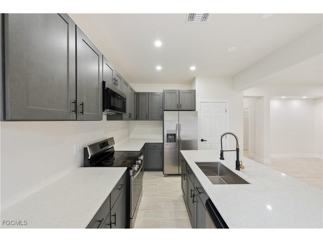 3314 74th Street W Lehigh Acres FL 33971 2025002900 image10