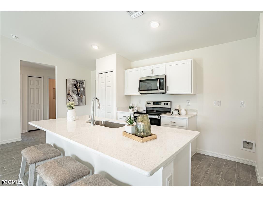 3315 NE 8th Place Cape Coral FL 33909 2026016942 image2