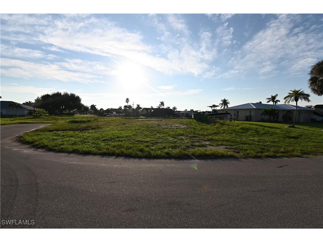 3315 SE 19th Avenue Cape Coral FL 33904 224079639 image1