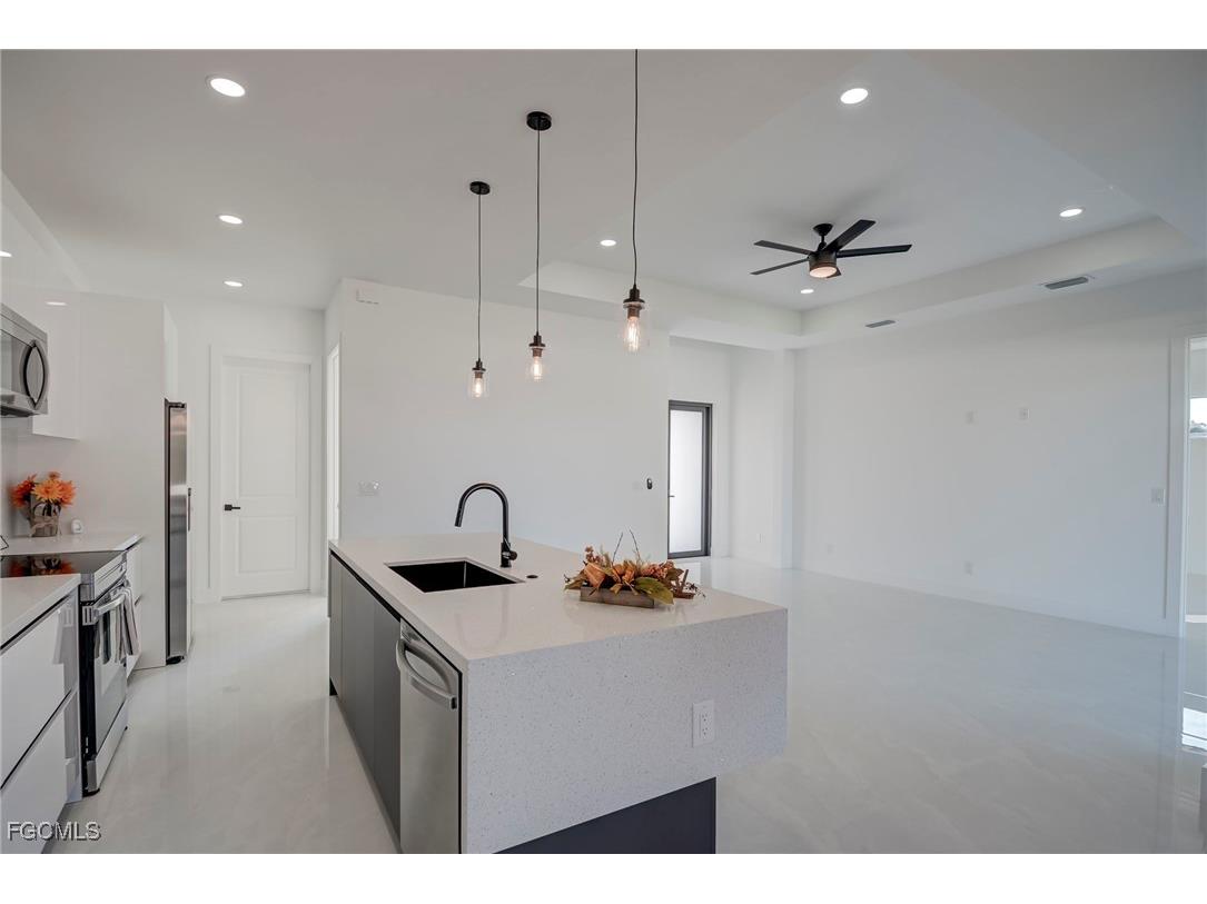 3318 30th Street SW Lehigh Acres FL 33976 2025026104 image6