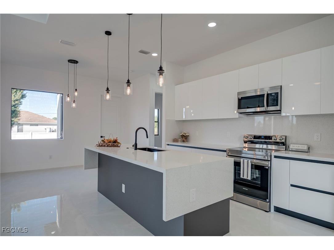 3318 30th Street SW Lehigh Acres FL 33976 2025026104 image8