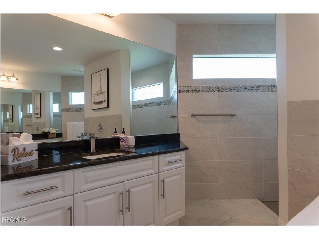 3318 SW 8th Place Cape Coral FL 33914 2026000263 image16