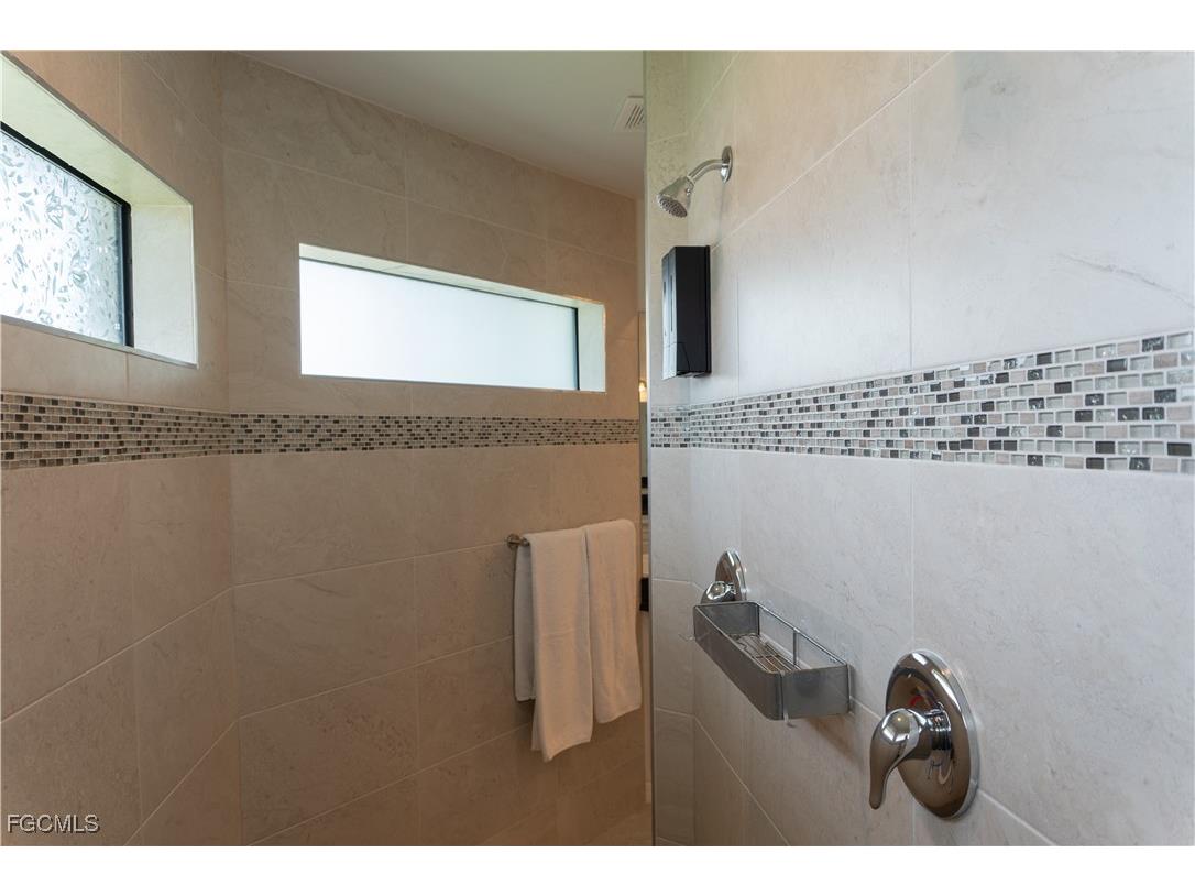 3318 SW 8th Place Cape Coral FL 33914 2026000263 image17
