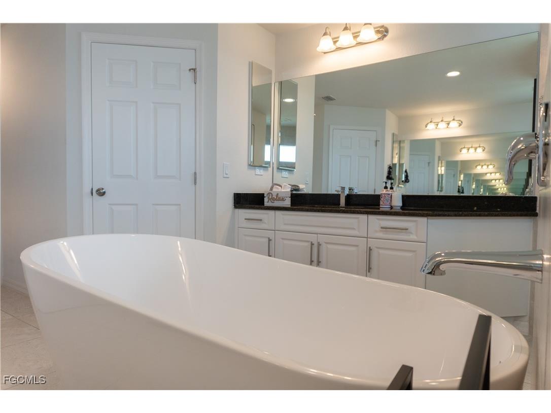 3318 SW 8th Place Cape Coral FL 33914 2026000263 image18