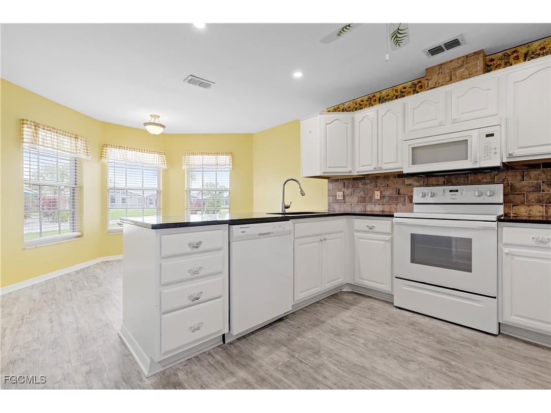 3319 Clubview Drive North Fort Myers FL 33917 2025013628 image7