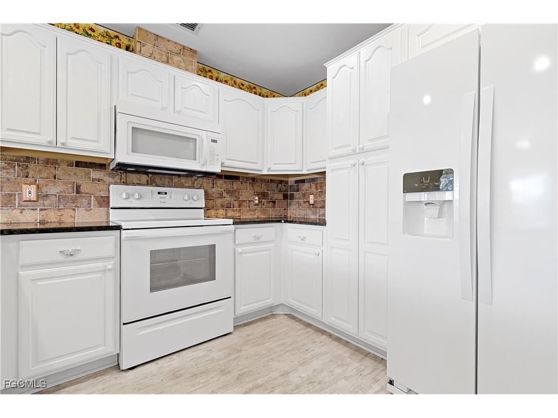 3319 Clubview Drive North Fort Myers FL 33917 2025013628 image9