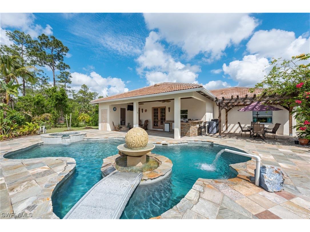 3320 2nd Avenue SE Naples FL 34117 223027727 image1