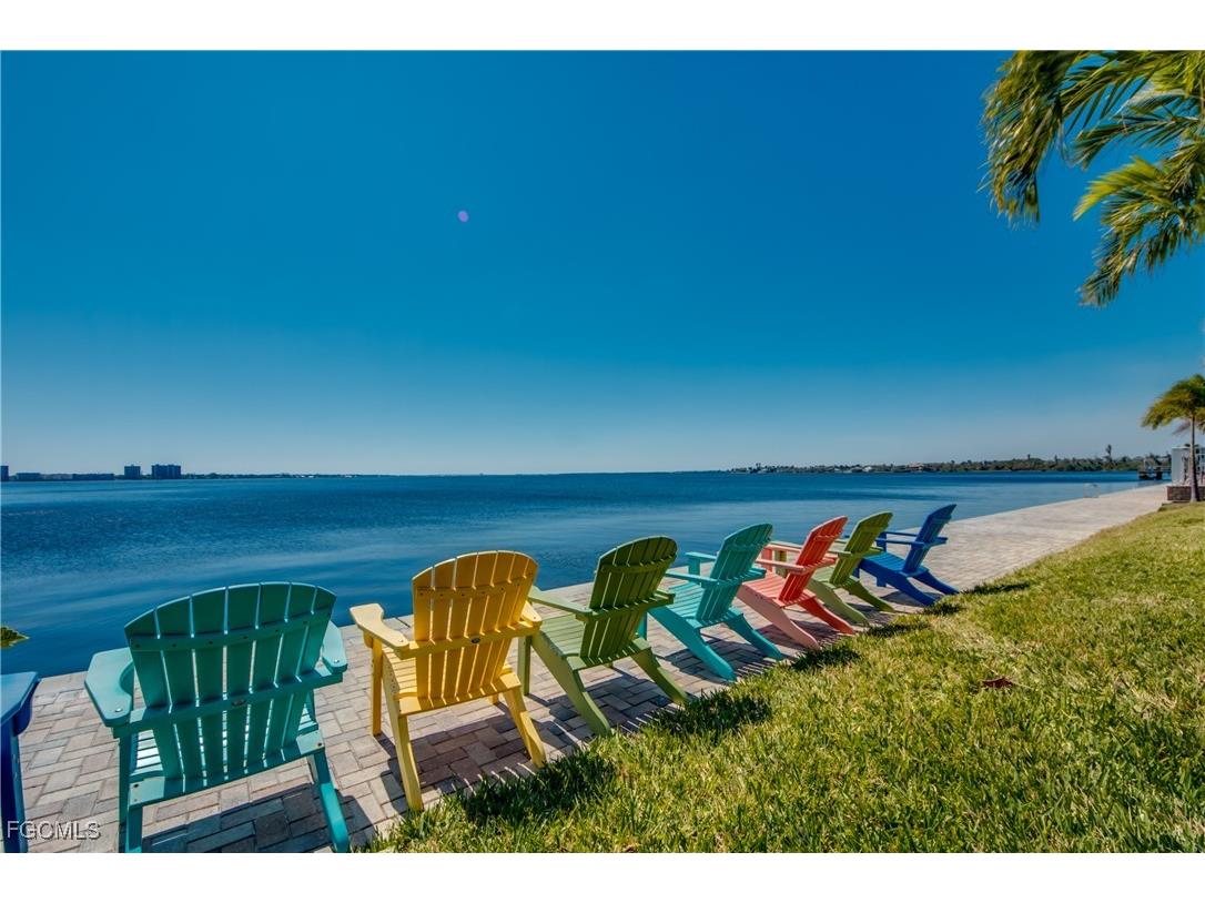 3324 N Key Drive #5 North Fort Myers FL 33903 2025016846 image1