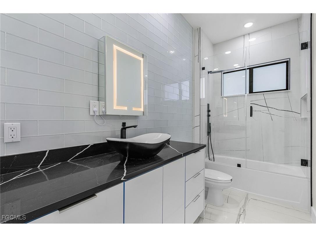 3324 Santa Barbara Boulevard N Cape Coral FL 33993 2025007082 image20