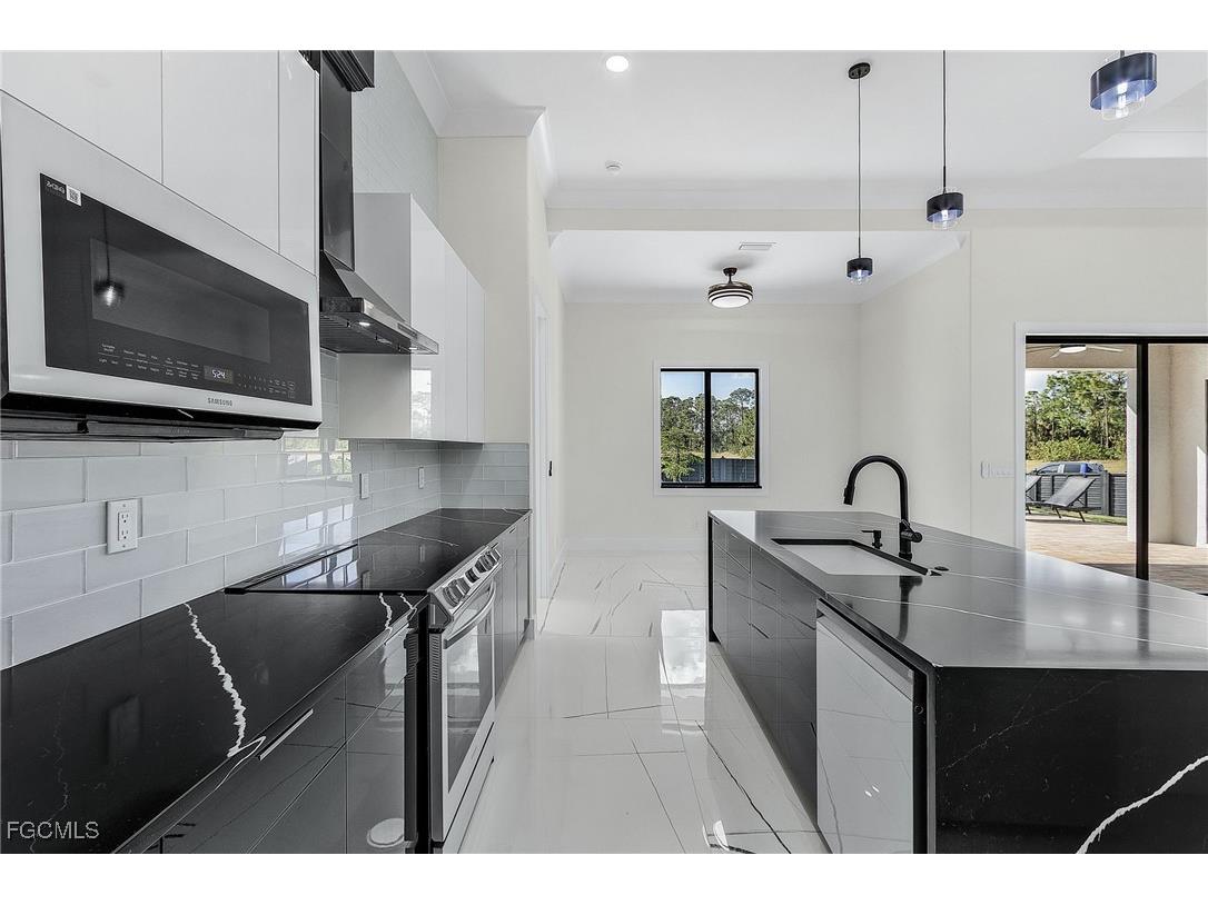 3324 Santa Barbara Boulevard N Cape Coral FL 33993 2025007082 image9