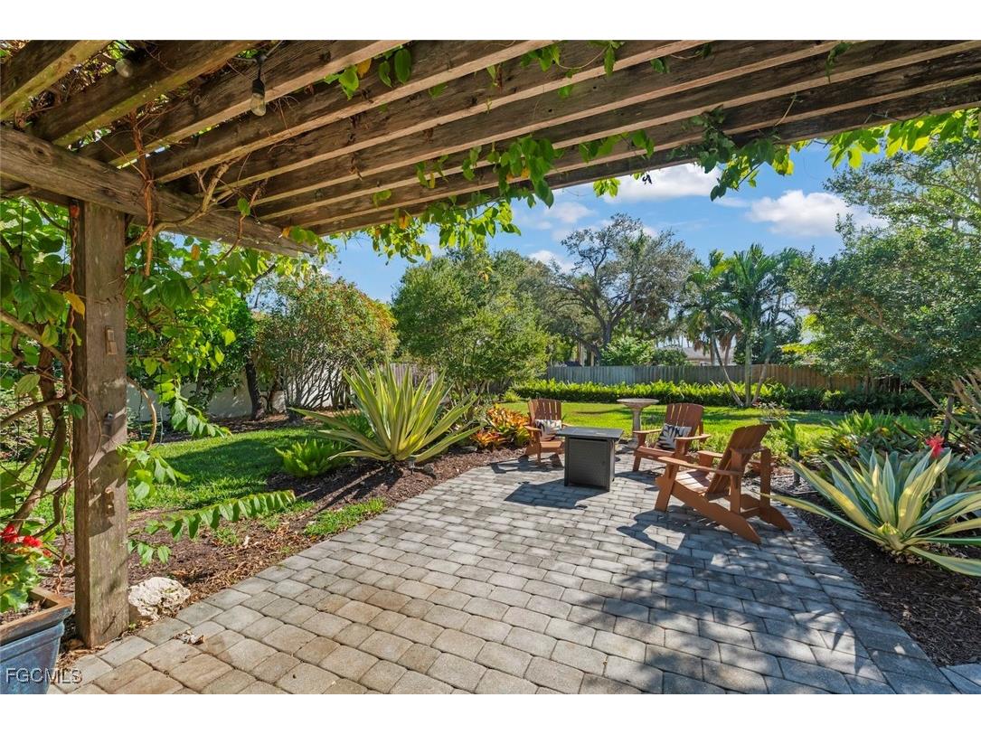 3325 Avocado Drive Fort Myers FL 33901 2026003539 image1