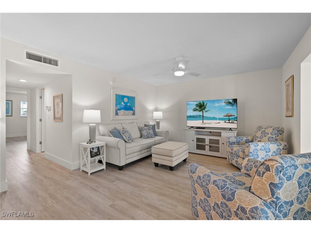 333 Harbour Drive #103 Naples FL 34103 225022891 image1