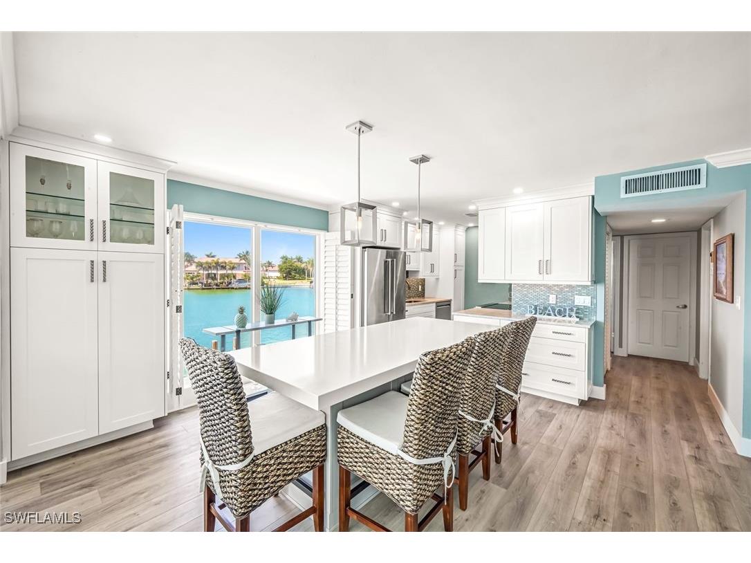 333 Harbour Drive #201 Naples FL 34103 225048036 image1