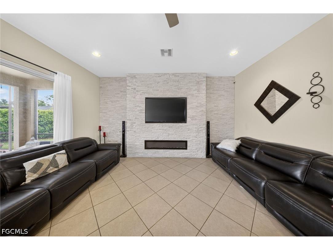 3330 Banyon Hollow Loop North Fort Myers FL 33903 2026023366 image14