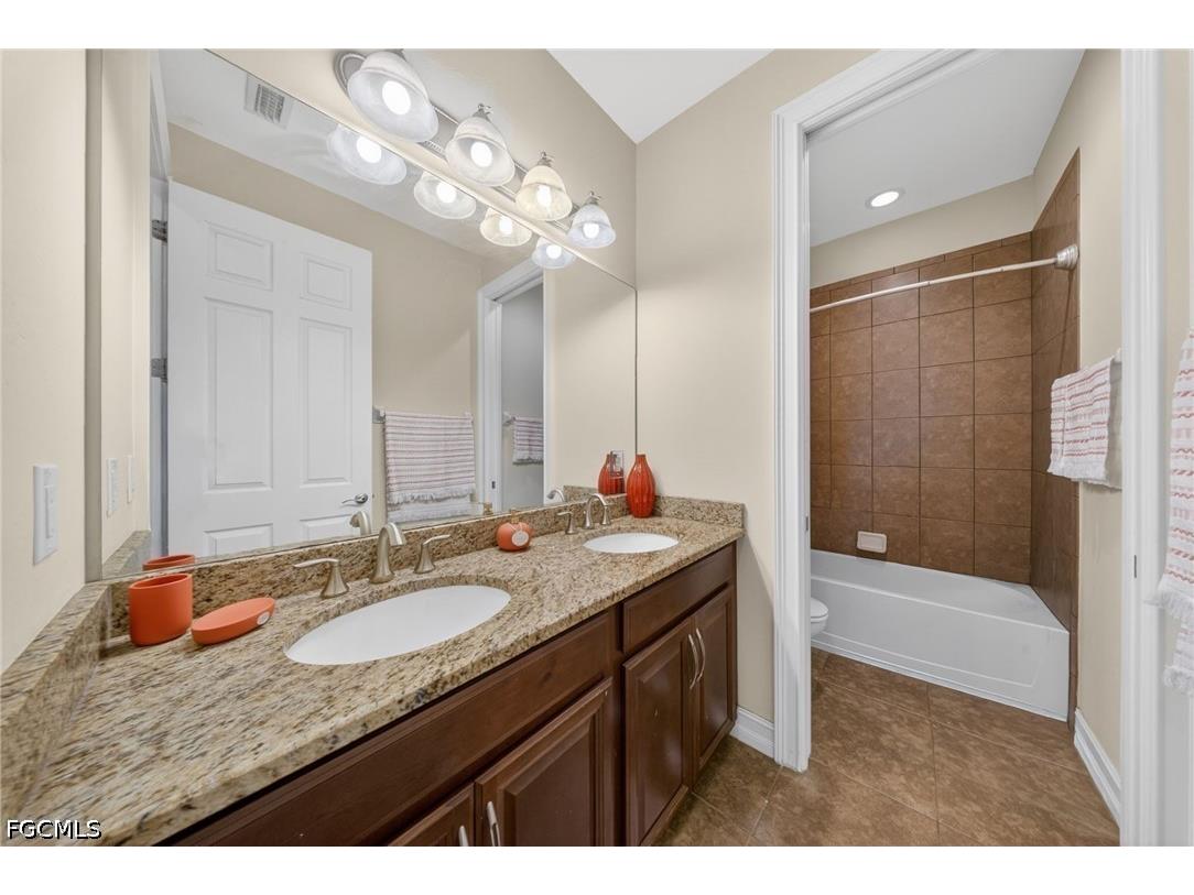3330 Banyon Hollow Loop North Fort Myers FL 33903 2026023366 image30