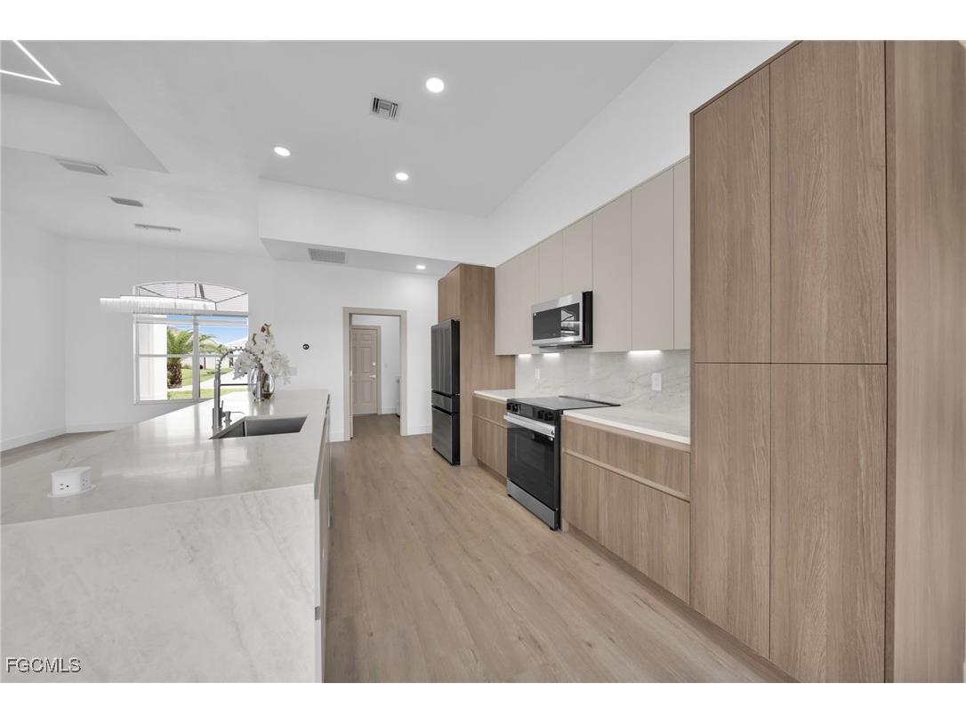 3330 NW 5th Terrace Cape Coral FL 33993 2025010397 image6