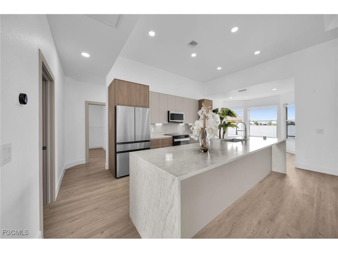 3330 NW 5th Terrace Cape Coral FL 33993 2025010397 image9