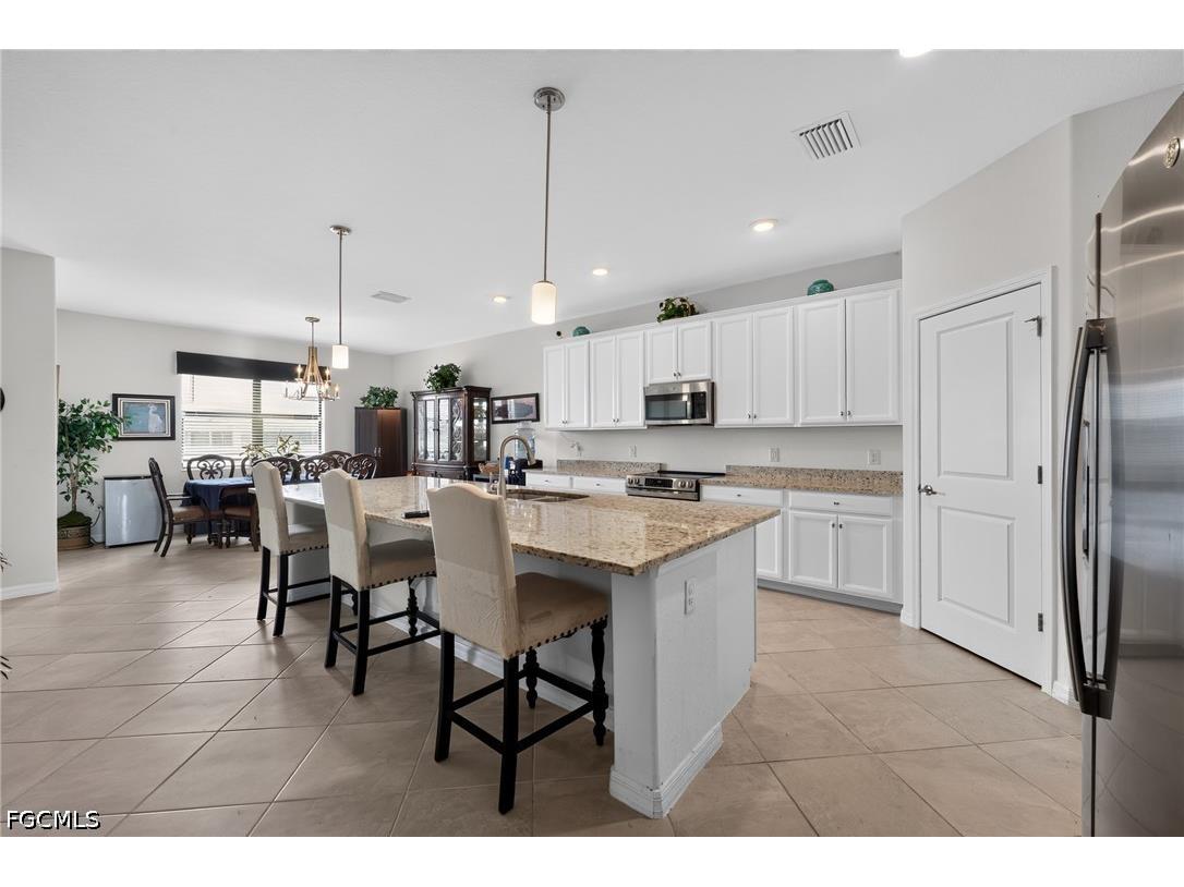 3335 Menores Way Fort Myers FL 33905 2026026386 image4