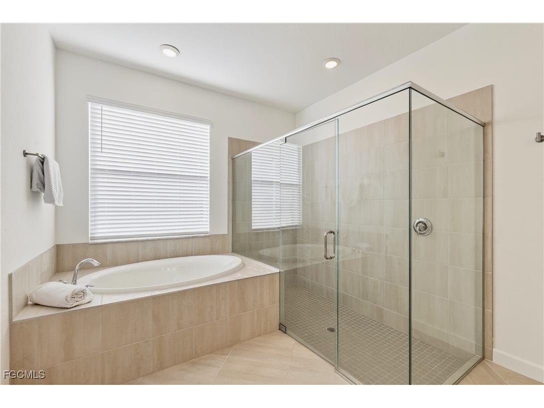 3338 Weston Manor Drive Alva FL 33920 2026000991 image37