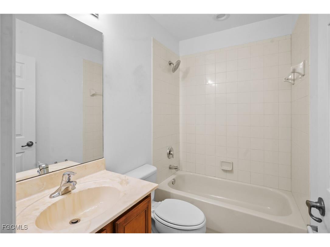 3339 Dandolo Circle Cape Coral FL 33909 2025004608 image32