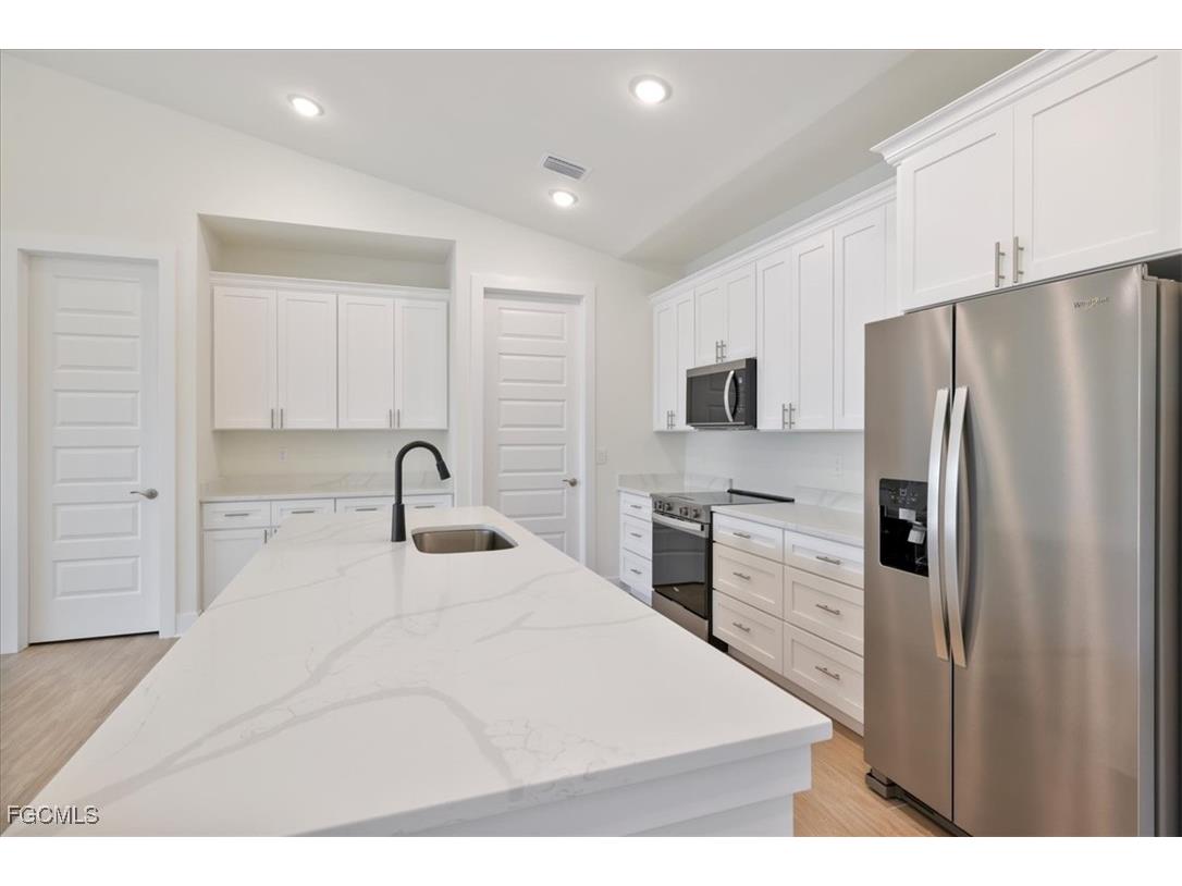 334 SW 23rd Street Cape Coral FL 33991 2025023818 image11