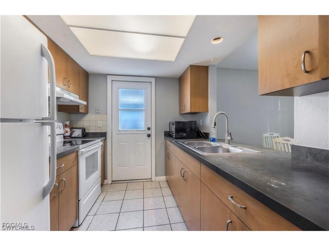 3341 Edgewood Avenue Fort Myers FL 33916 2025018877 image2